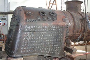 Caldeira da locomotiva a vapor Cp E211 já nas instalações da Lucato Termica e pronta para ser restaurada | © Lucato Termica